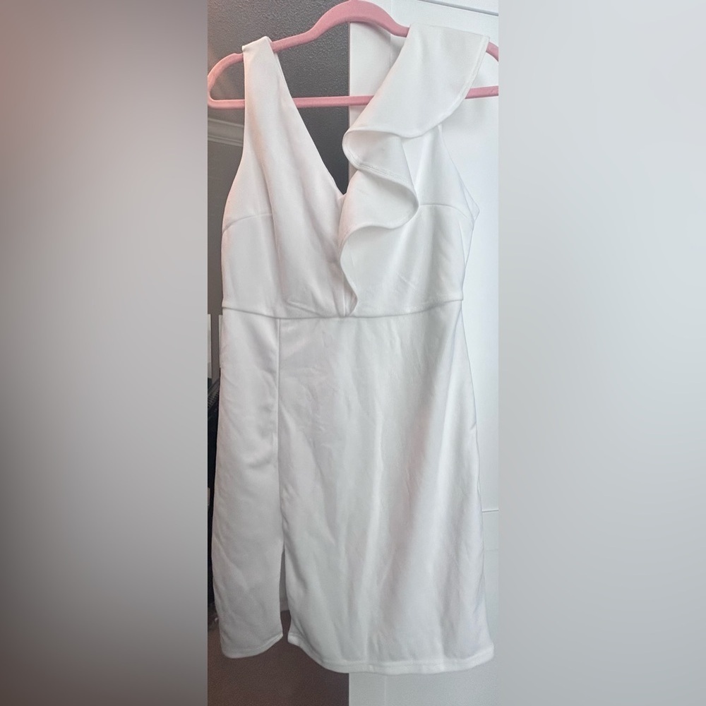 Never worn bridal dress. Size L. Tags on. - Picture 5 of 6